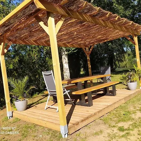 Maisonnette En Bord De Riviere Tout Pres Du Mans