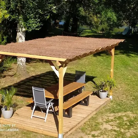Maisonnette En Bord De Riviere Tout Pres Du Mans Semesterbostad La Bazoge