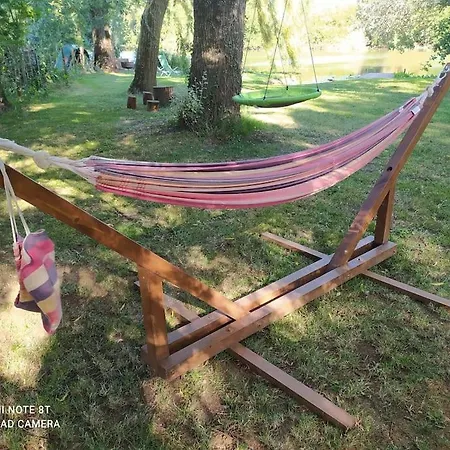 Сasa de vacaciones Maisonnette En Bord De Riviere Tout Pres Du Mans La Bazoge