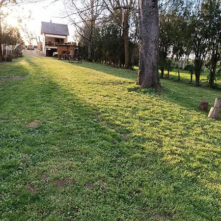 Maisonnette En Bord De Riviere Tout Pres Du Mans Сasa de vacaciones La Bazoge