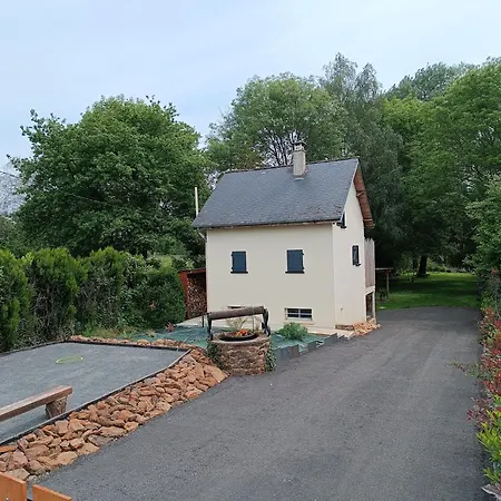 Maisonnette En Bord De Riviere Tout Pres Du Mans *