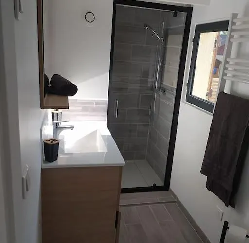 Semesterbostad Maisonnette En Bord De Riviere Tout Pres Du Mans *