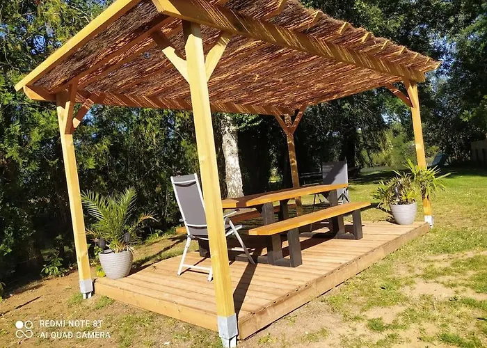 Maisonnette En Bord De Riviere Tout Pres Du Mans