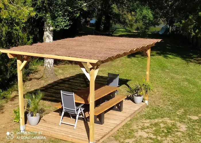 Maisonnette En Bord De Riviere Tout Pres Du Mans Vakantiehuis La Bazoge